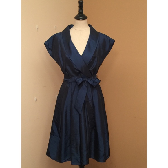 Jones Studio Dresses & Skirts - Jones Studio Belted Dress
